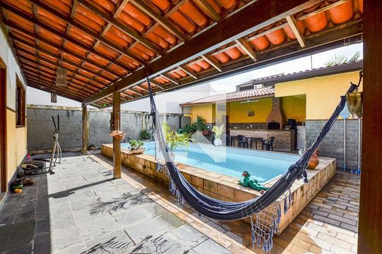 Casa à venda com 5 quartos, 228m² em Maravista, Niterói
