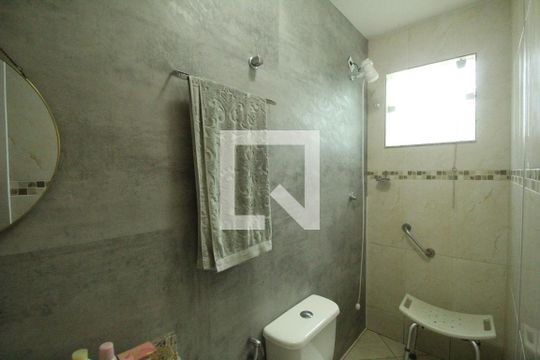 Banheiro da suíte 1 de casa de condomínio à venda com 4 quartos, 140m² em Taquara, Rio de Janeiro