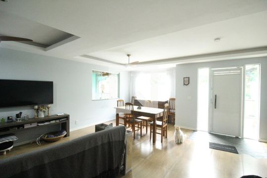 Sala de casa de condomínio à venda com 4 quartos, 140m² em Taquara, Rio de Janeiro