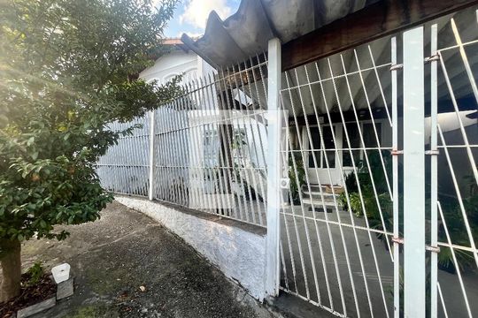 Fachada de casa à venda com 3 quartos, 258m² em Jardim São Paulo, São Paulo