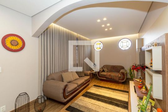 Sala de casa à venda com 4 quartos, 264m² em Carlos Prates, Belo Horizonte