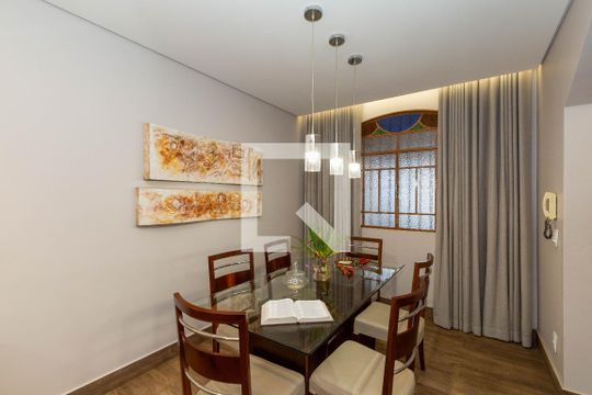 Sala de casa à venda com 4 quartos, 264m² em Carlos Prates, Belo Horizonte
