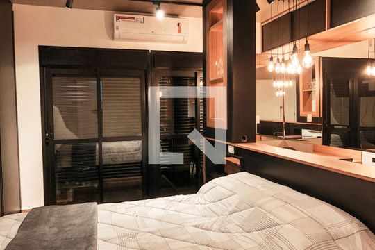 Quarto de kitnet/studio para alugar com 1 quarto, 30m² em Consolação, São Paulo