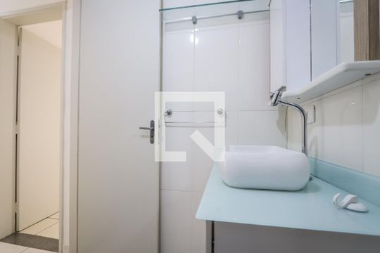 Banheiro de apartamento para alugar com 2 quartos, 57m² em Vila Sonia do Taboao, Taboão da Serra