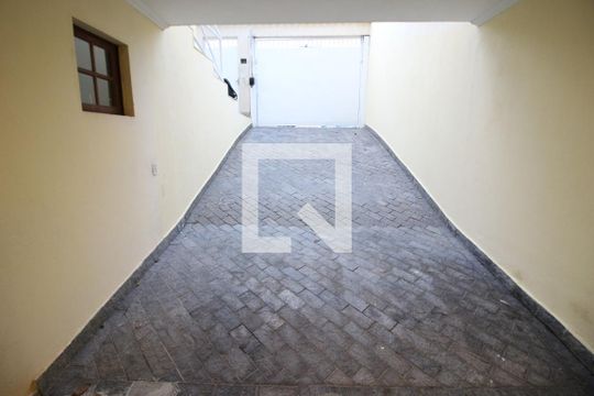 Garagem de casa à venda com 3 quartos, 189m² em Vila Yara, Osasco