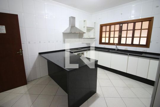 Cozinha de casa à venda com 3 quartos, 189m² em Vila Yara, Osasco