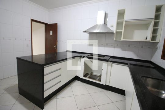 Cozinha de casa à venda com 3 quartos, 189m² em Vila Yara, Osasco