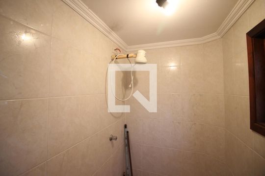 Banheiro de serviço de casa à venda com 3 quartos, 189m² em Vila Yara, Osasco