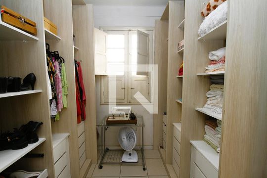 Quarto 1 /Closet  de casa para alugar com 3 quartos, 120m² em Padre Eustáquio, Belo Horizonte