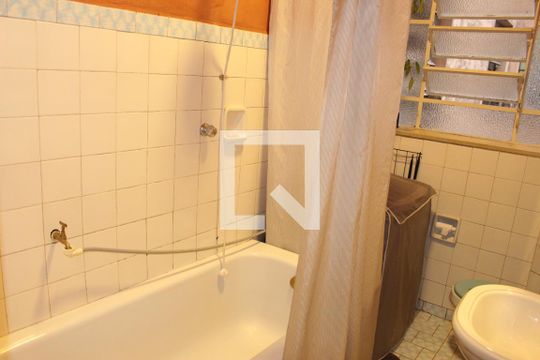 Banheiro de kitnet/studio para alugar com 1 quarto, 41m² em Centro Histórico de São Paulo, São Paulo