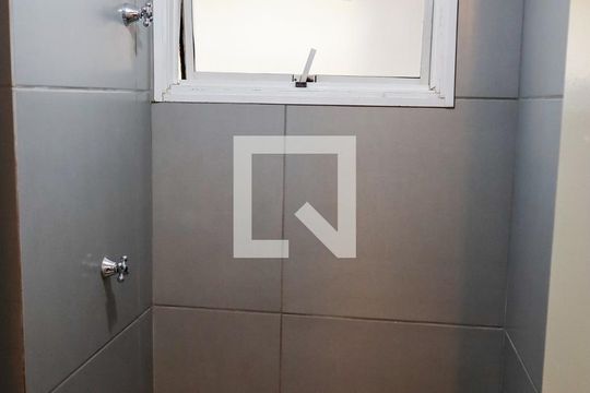Banheiro de apartamento à venda com 2 quartos, 52m² em Piratininga, Osasco