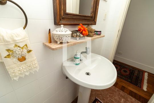 Lavabo de apartamento para alugar com 4 quartos, 200m² em Perdizes, São Paulo