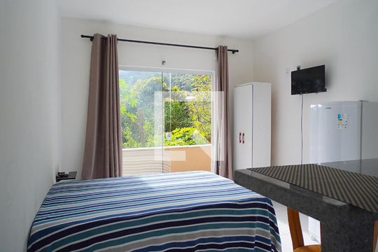 Sala/Quarto de kitnet/studio para alugar com 1 quarto, 30m² em Barra da Lagoa, Florianópolis