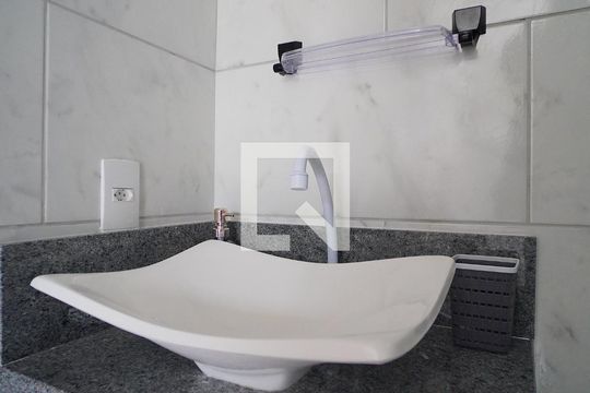 Banheiro de kitnet/studio para alugar com 1 quarto, 30m² em Barra da Lagoa, Florianópolis
