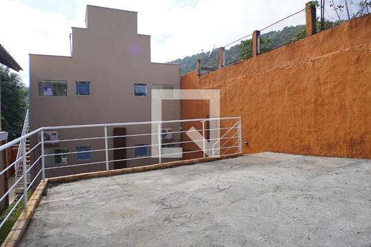 Garagem de kitnet/studio para alugar com 1 quarto, 30m² em Barra da Lagoa, Florianópolis