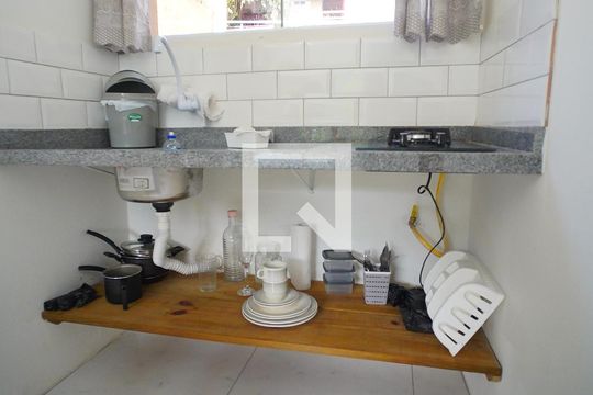 Cozinha de kitnet/studio para alugar com 1 quarto, 30m² em Barra da Lagoa, Florianópolis