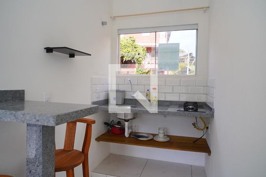 Studio de kitnet/studio para alugar com 1 quarto, 30m² em Barra da Lagoa, Florianópolis