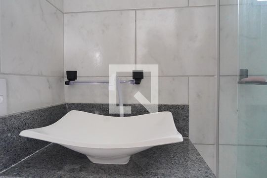 Banheiro de kitnet/studio para alugar com 1 quarto, 30m² em Barra da Lagoa, Florianópolis