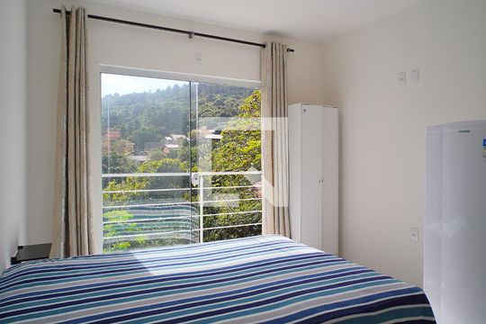 Studio de kitnet/studio para alugar com 1 quarto, 30m² em Barra da Lagoa, Florianópolis