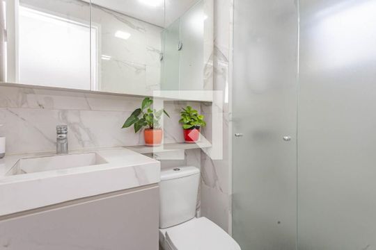 Banheiro de apartamento para alugar com 2 quartos, 50m² em Sacoma, São Paulo