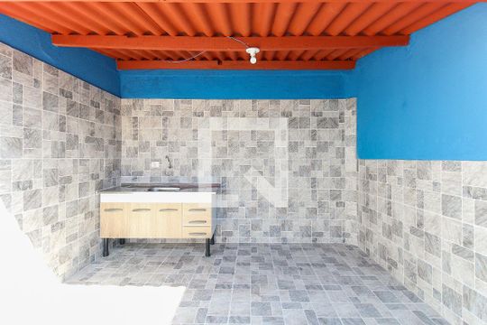 Quintal de casa para alugar com 2 quartos, 150m² em Itaquera, São Paulo