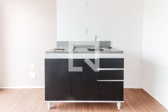 Cozinha de apartamento para alugar com 1 quarto, 24m² em Butantã, São Paulo