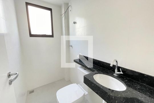 Banheiro social de apartamento à venda com 2 quartos, 49m² em Jardim Atlântico, Belo Horizonte