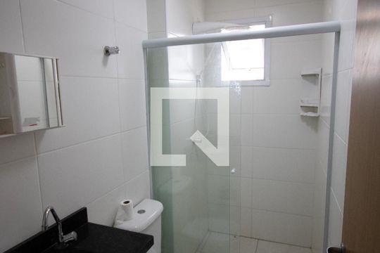 Banheiro de apartamento para alugar com 1 quarto, 45m² em Nova Mirim, Praia Grande