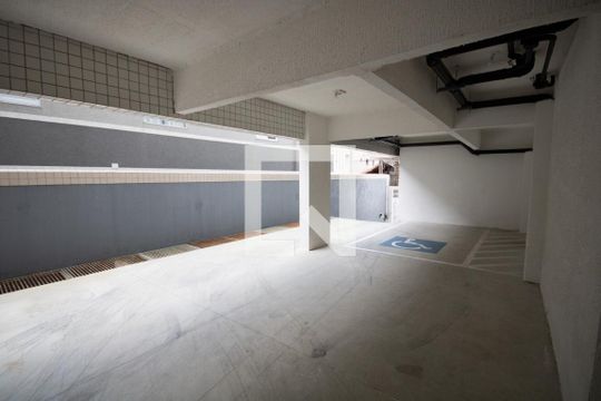 Garagem de apartamento para alugar com 1 quarto, 45m² em Nova Mirim, Praia Grande