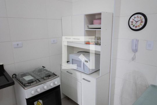 Cozinha de apartamento para alugar com 1 quarto, 45m² em Nova Mirim, Praia Grande