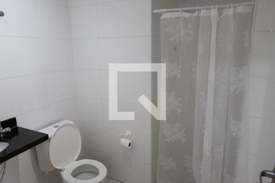 Banheiro de apartamento para alugar com 1 quarto, 45m² em Nova Mirim, Praia Grande