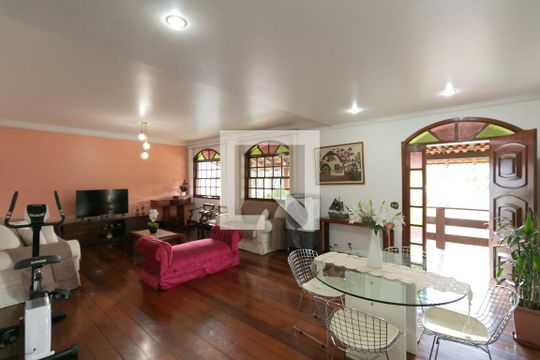 Sala de casa à venda com 4 quartos, 340m² em Pampulha, Belo Horizonte