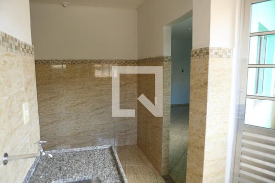 Cozinha de apartamento para alugar com 2 quartos, 48m² em Olaria, Belo Horizonte