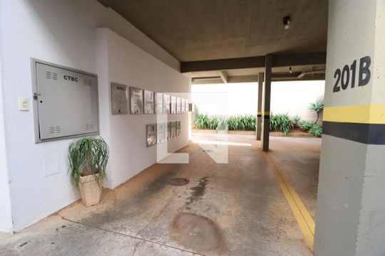 Garagem de apartamento para alugar com 2 quartos, 81m² em Santa Mônica, Uberlândia