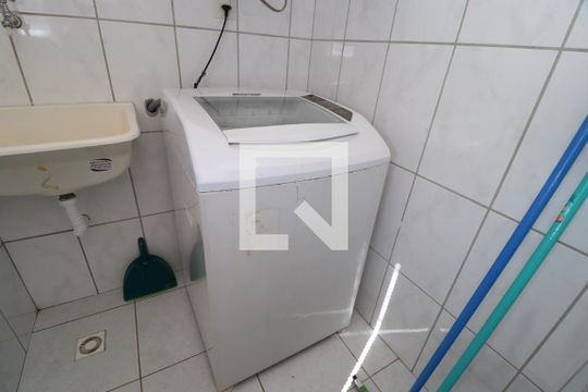 Área de Serviço de apartamento para alugar com 2 quartos, 81m² em Santa Mônica, Uberlândia