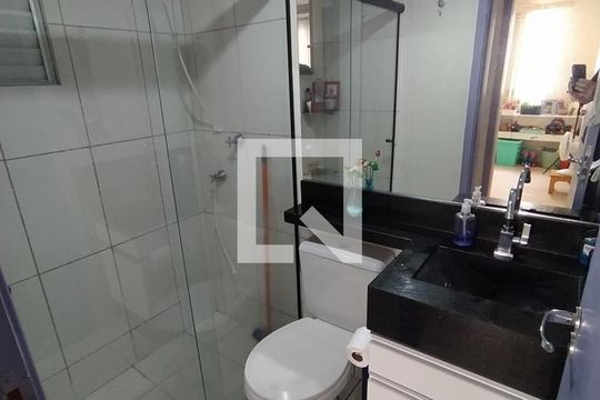 Banheiro de apartamento à venda com 2 quartos, 52m² em Jardim Nova Europa, Campinas