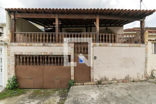 Fachada + Placa de casa à venda com 2 quartos, 320m² em Vila Kosmos, Rio de Janeiro