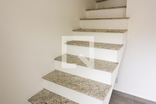 Escada de casa de condomínio à venda com 2 quartos, 70m² em Nonoai, Porto Alegre