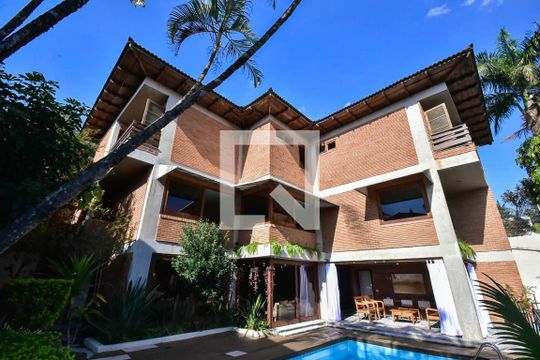 Fachada Posterior de casa à venda com 5 quartos, 518m² em Jardim Guedala, São Paulo