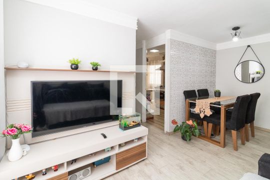 Sala de apartamento para alugar com 2 quartos, 49m² em Jardim Danfer, São Paulo