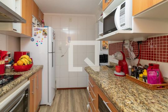 Cozinha de apartamento para alugar com 2 quartos, 49m² em Jardim Danfer, São Paulo