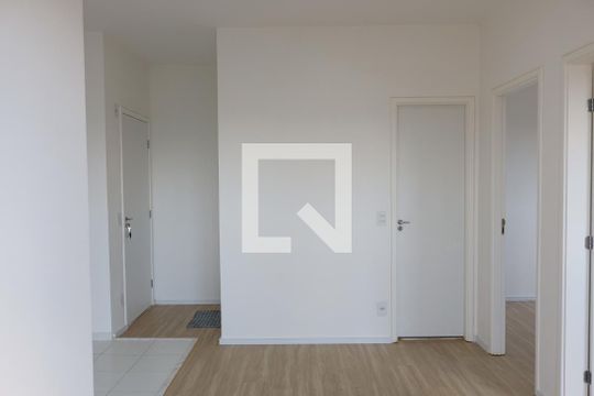 Sala de apartamento para alugar com 2 quartos, 46m² em Quitaúna, Osasco
