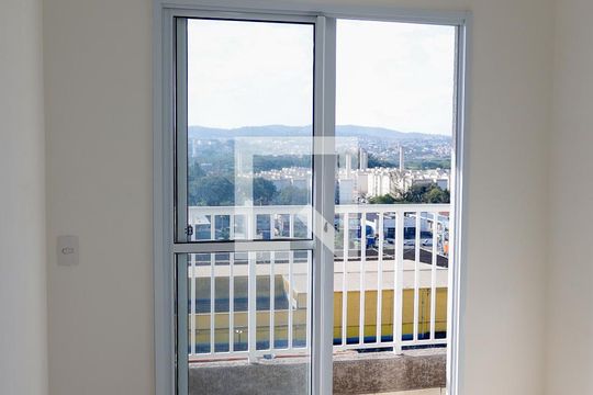 Sala de apartamento para alugar com 2 quartos, 46m² em Quitaúna, Osasco