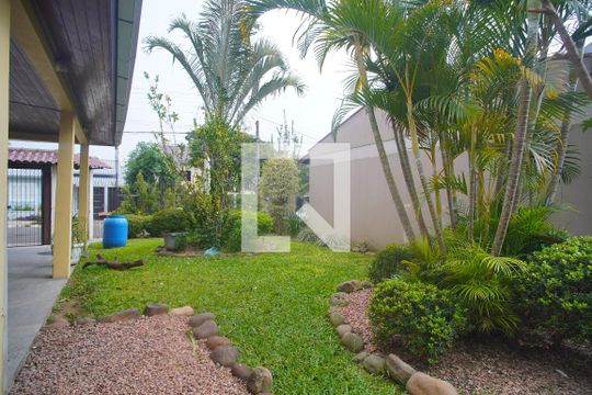 Área externa de casa para alugar com 2 quartos, 160m² em Canudos, Novo Hamburgo
