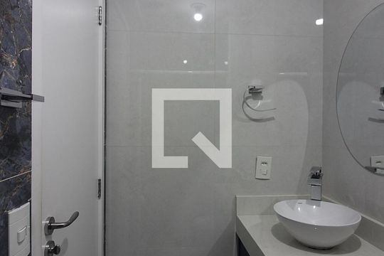 Banheiro Social de apartamento à venda com 2 quartos, 70m² em Independência, São Bernardo do Campo