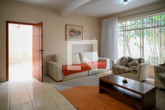 Sala de casa à venda com 3 quartos, 200m² em Vila Gumercindo, São Paulo
