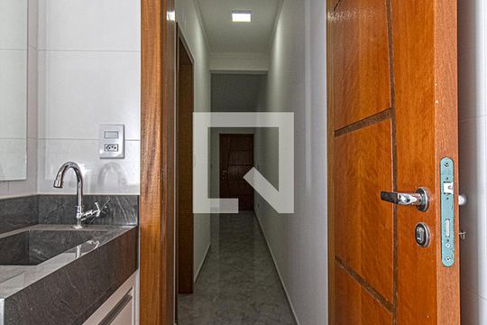 Banheiro Social de apartamento para alugar com 2 quartos, 70m² em Vila Liviero, São Paulo