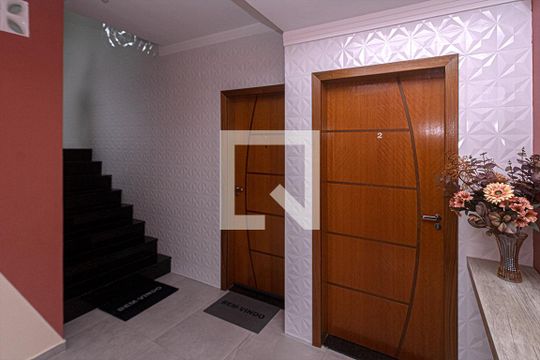 Hall de Entrada de apartamento para alugar com 2 quartos, 70m² em Vila Liviero, São Paulo