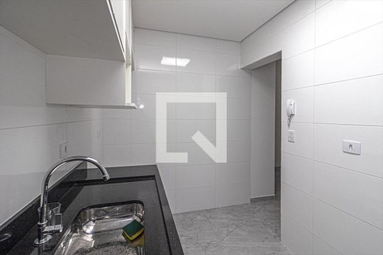 Cozinha de apartamento para alugar com 2 quartos, 70m² em Vila Liviero, São Paulo