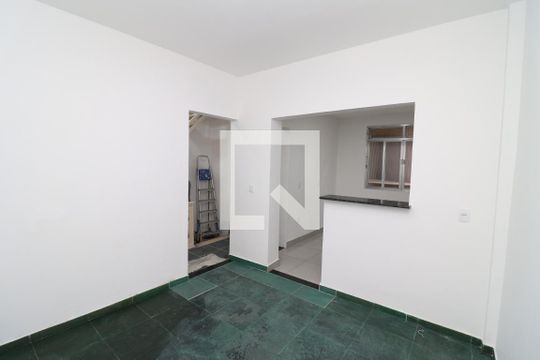 Sala de casa de condomínio para alugar com 2 quartos, 90m² em Portuguesa, Rio de Janeiro